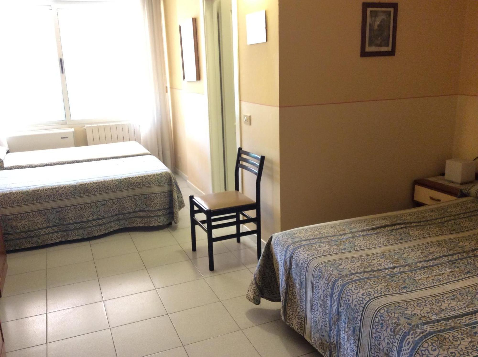 לידו די קאמאיורה Hotel Le Ginestre מראה חיצוני תמונה