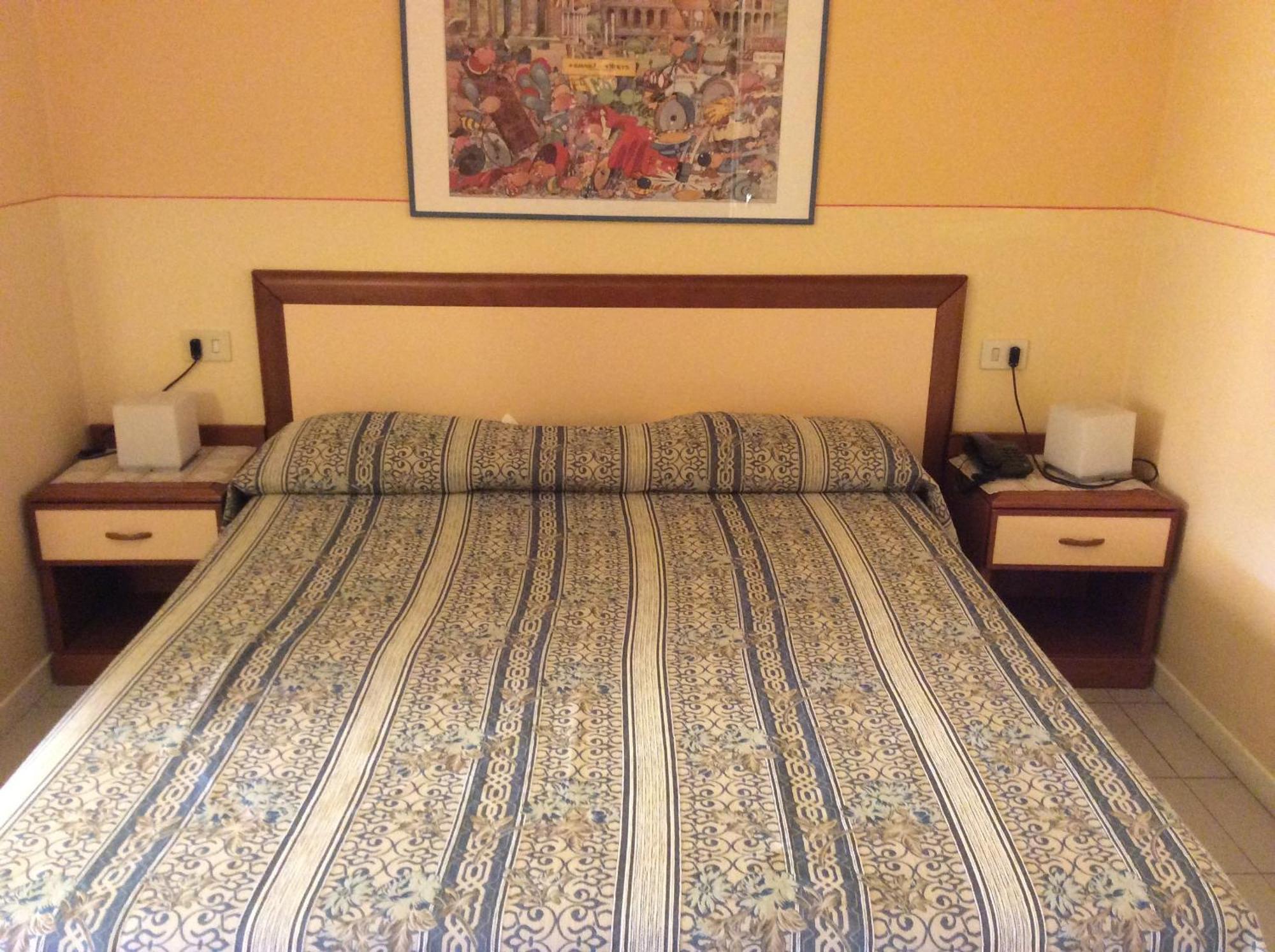 לידו די קאמאיורה Hotel Le Ginestre מראה חיצוני תמונה