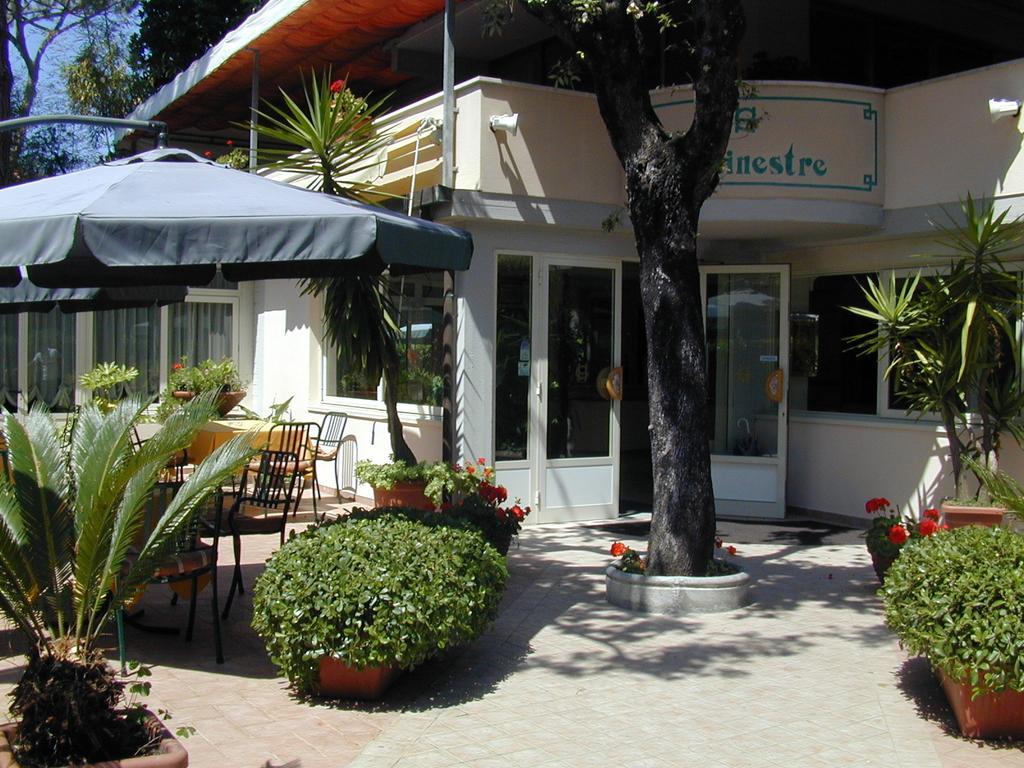 לידו די קאמאיורה Hotel Le Ginestre מראה חיצוני תמונה