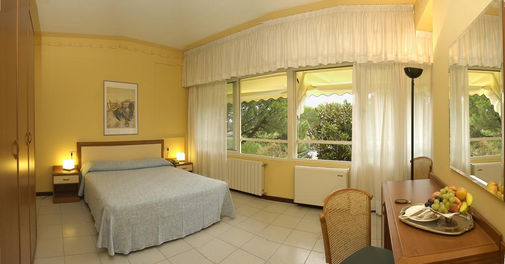 לידו די קאמאיורה Hotel Le Ginestre מראה חיצוני תמונה
