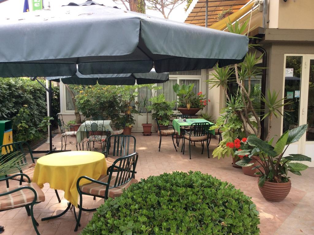 לידו די קאמאיורה Hotel Le Ginestre מראה חיצוני תמונה