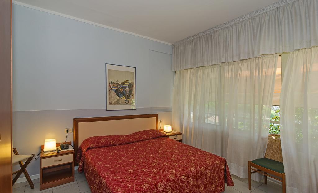 לידו די קאמאיורה Hotel Le Ginestre מראה חיצוני תמונה
