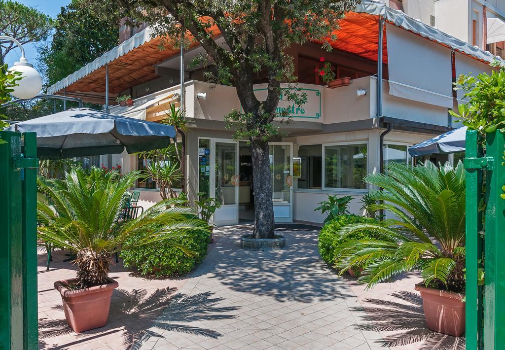 לידו די קאמאיורה Hotel Le Ginestre מראה חיצוני תמונה