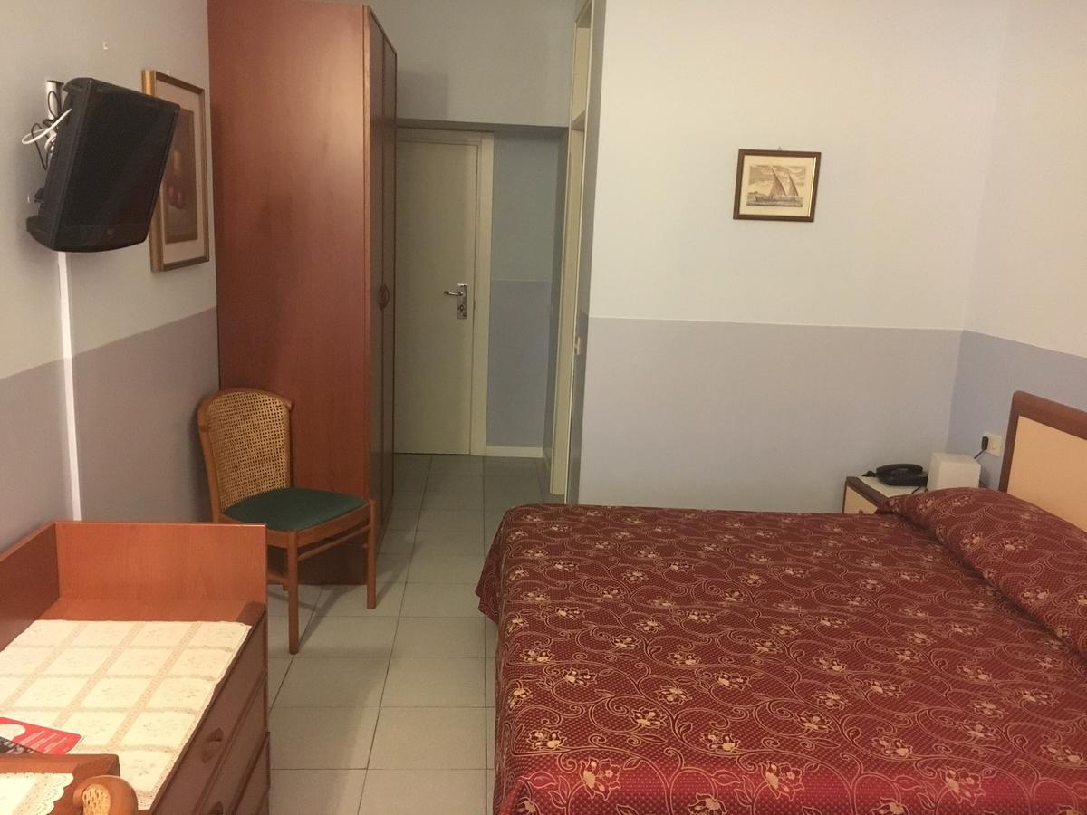 לידו די קאמאיורה Hotel Le Ginestre מראה חיצוני תמונה