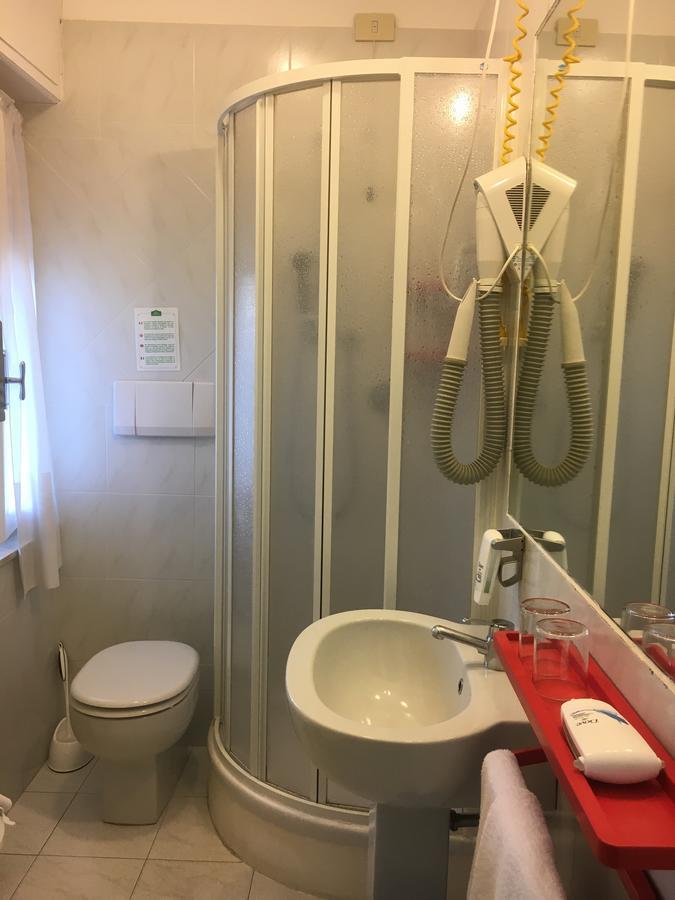 לידו די קאמאיורה Hotel Le Ginestre מראה חיצוני תמונה