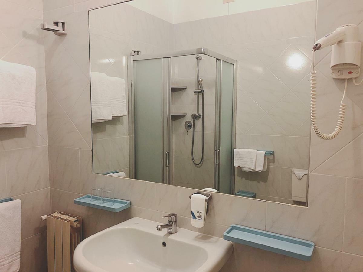 לידו די קאמאיורה Hotel Le Ginestre מראה חיצוני תמונה