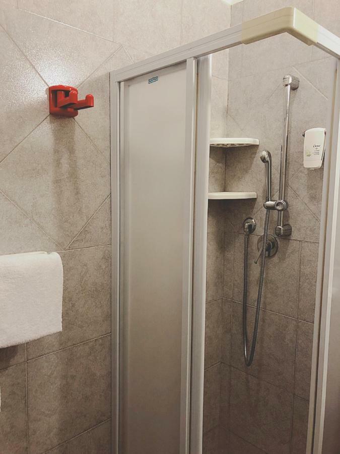 לידו די קאמאיורה Hotel Le Ginestre מראה חיצוני תמונה