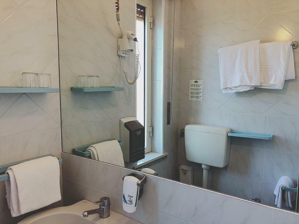 לידו די קאמאיורה Hotel Le Ginestre מראה חיצוני תמונה