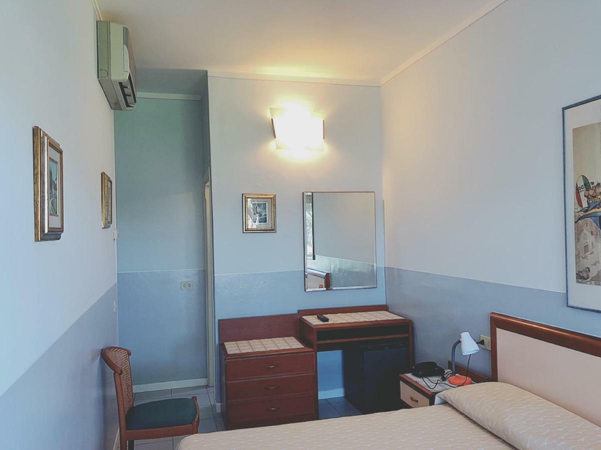 לידו די קאמאיורה Hotel Le Ginestre מראה חיצוני תמונה